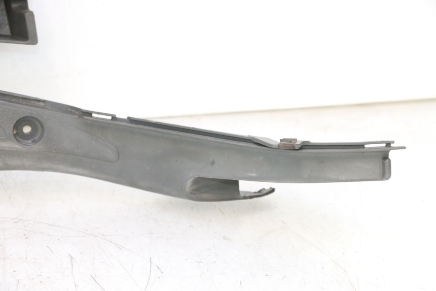 photo de TRITTBRETT VERKLEIDUNG HONDA SH 125 (2001 - 2003) - Zoom auf Gebrauchszustand
