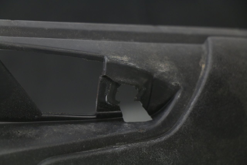 photo de TRITTBRETT VERKLEIDUNG PEUGEOT SPEEDFIGHT 2 AC 50 (2000 - 2009) - Zoom auf Komponenten