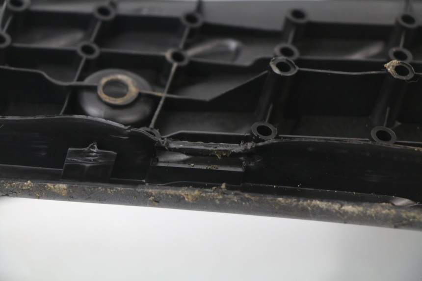 photo de TRITTBRETT VERKLEIDUNG PEUGEOT SPEEDFIGHT 2 AC 50 (2000 - 2009) - Details der Befestigungspunkte