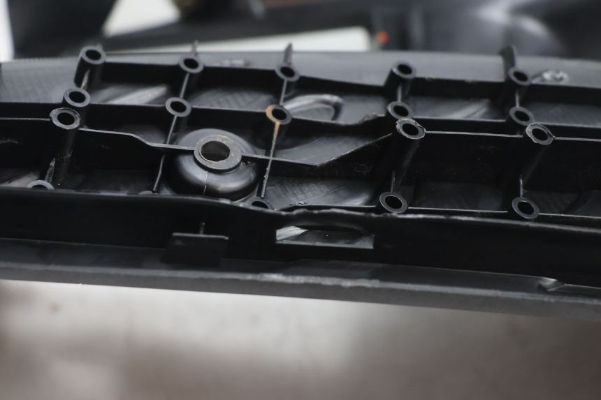 photo de TRITTBRETT VERKLEIDUNG PEUGEOT SPEEDFIGHT 2 AC 50 (2000 - 2009) - Fokus auf die Struktur