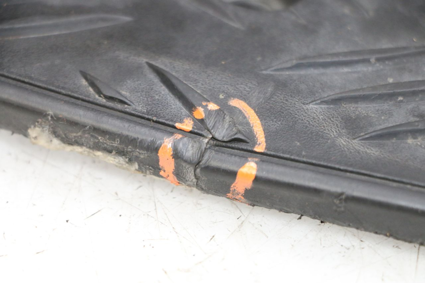 photo de TRITTBRETT VERKLEIDUNG PEUGEOT SPEEDFIGHT 4 4T EFI 50 (2021 - 2025) - Fokus auf die Struktur