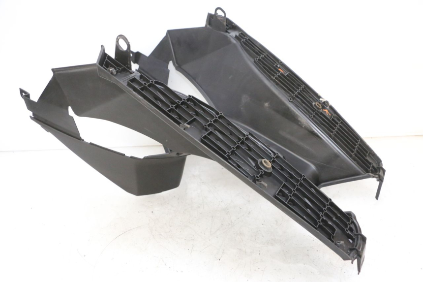 photo de TRITTBRETT VERKLEIDUNG PEUGEOT SPEEDFIGHT 4 4T EFI 50 (2021 - 2025) - Technische Nahaufnahme