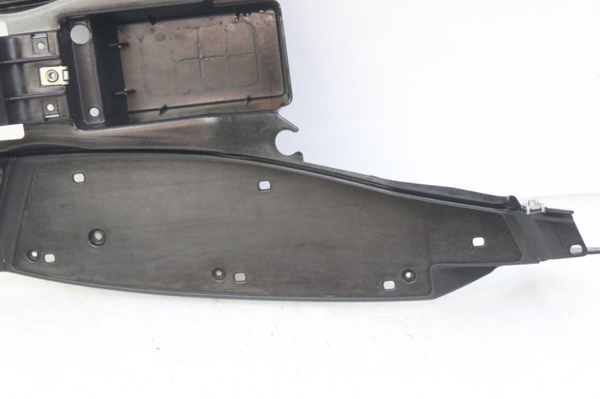 photo de FUßRASTE APRILIA SR R 2T LC 50 (2018 - 2021) - Oberflächenzustand und Material