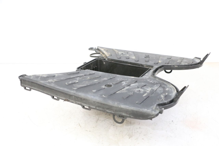 photo de TRITTBRETT VERKLEIDUNG PEUGEOT STREETZONE I NAKED 2T 50 (2018 - 2020) - Details der Befestigungspunkte