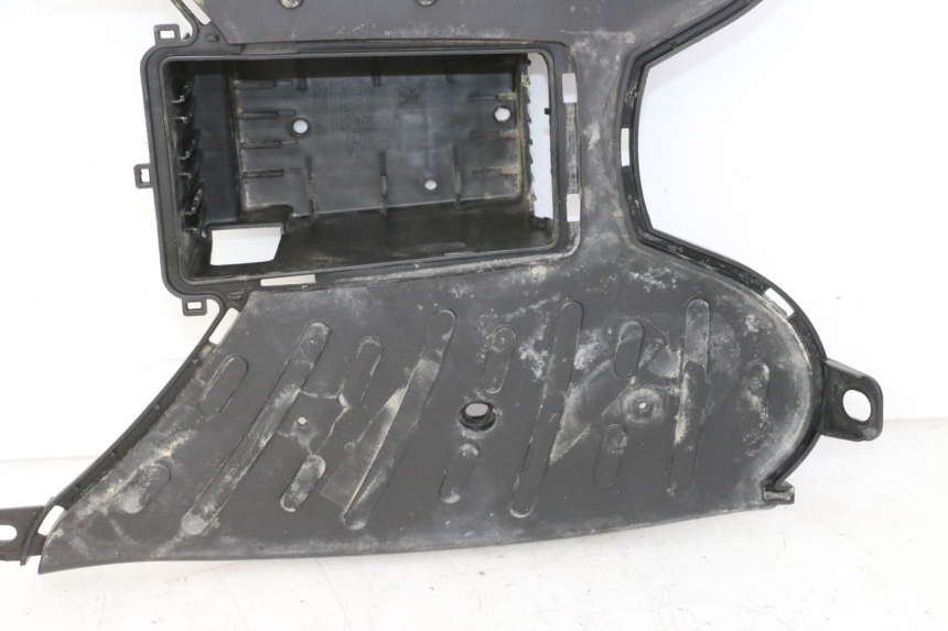 photo de TRITTBRETT VERKLEIDUNG PEUGEOT STREETZONE I NAKED 2T 50 (2018 - 2020) - Oberflächenzustand und Material