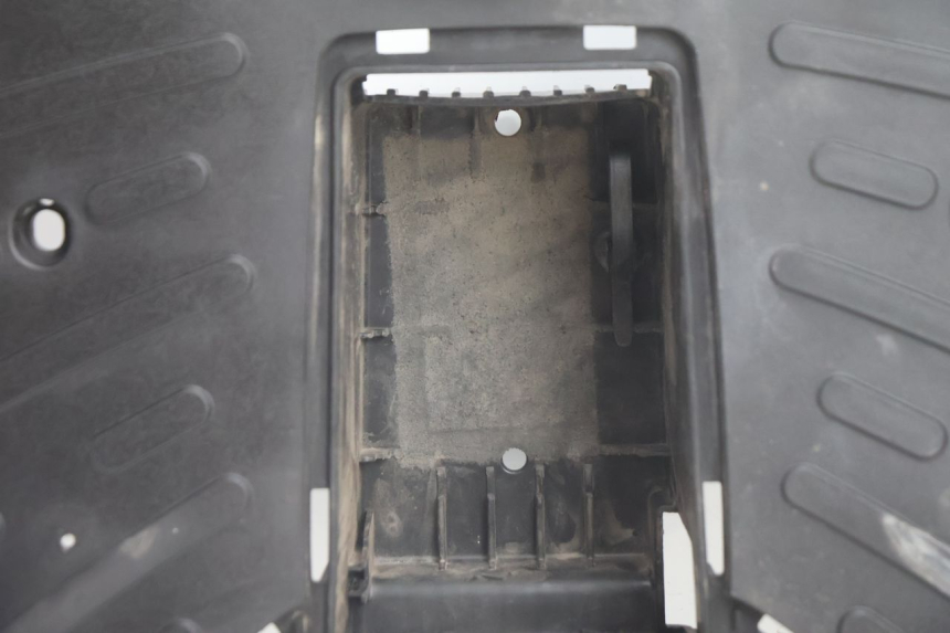 photo de TRITTBRETT VERKLEIDUNG PEUGEOT STREETZONE NAKED 2T 50 (2014 - 2018) - Zoom auf Gebrauchszustand