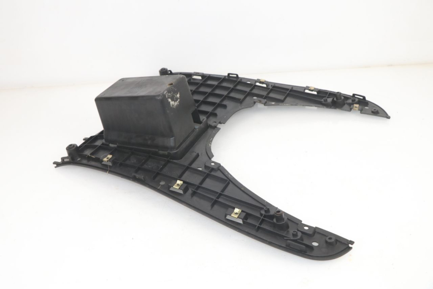 photo de TRITTBRETT VERKLEIDUNG PEUGEOT SUM UP 125 (2008 - 2013) - Zoom auf Gebrauchszustand