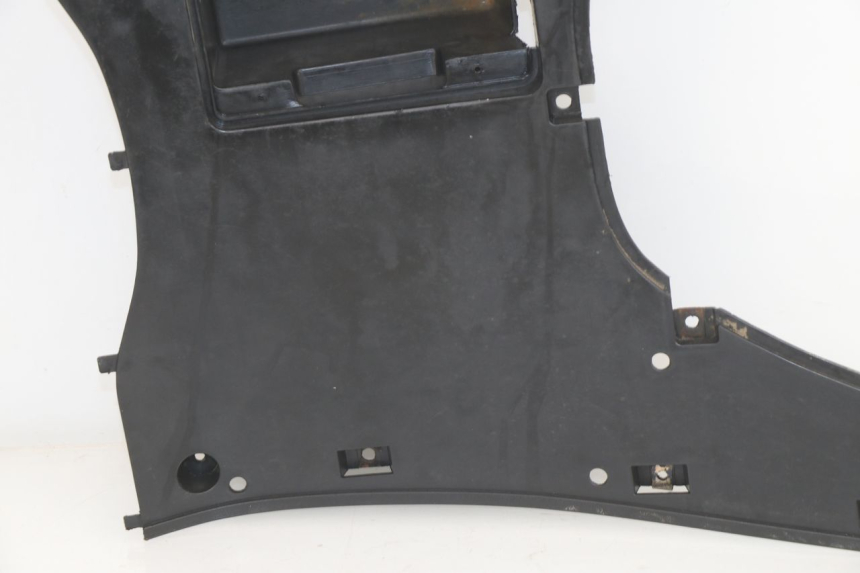 photo de TRITTBRETT VERKLEIDUNG PEUGEOT SUM UP 125 (2008 - 2013) - Details der Befestigungspunkte