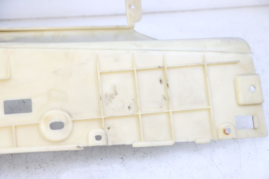 photo de TRITTBRETT VERKLEIDUNG PIAGGIO SUPER LX 125 (2000 - 2003) - Zoom auf Gebrauchszustand