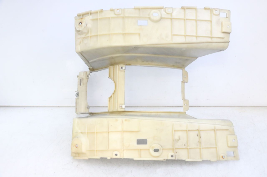 photo de TRITTBRETT VERKLEIDUNG PIAGGIO SUPER LX 125 (2000 - 2003) - Details der Befestigungspunkte