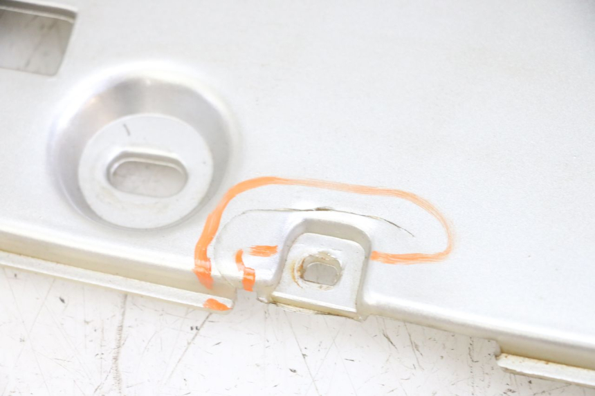 photo de TRITTBRETT VERKLEIDUNG PIAGGIO SUPER LX 125 (2000 - 2003) - Kennzeichnungen und Originalreferenzen