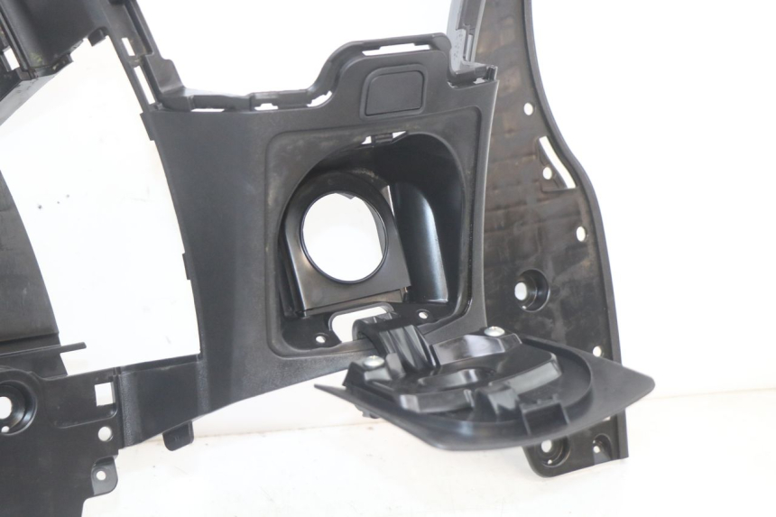 photo de TRITTBRETT VERKLEIDUNG SUZUKI BURGMAN 125 (2018 - 2021) - Zoom auf Gebrauchszustand