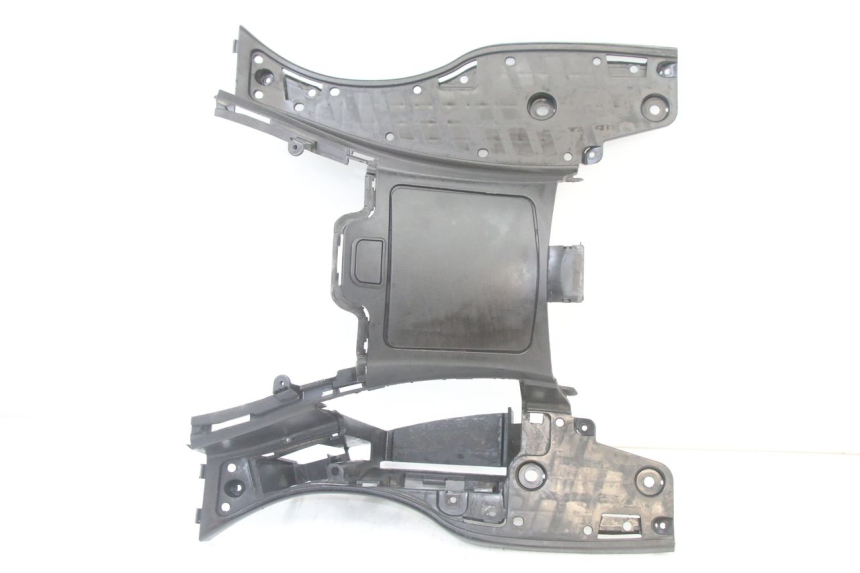 photo de TRITTBRETT VERKLEIDUNG SUZUKI BURGMAN 125 (2015 - 2017) - Detailansicht des Bauteils