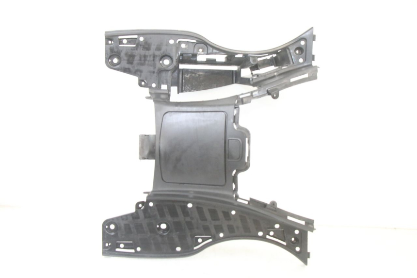 photo de TRITTBRETT VERKLEIDUNG SUZUKI BURGMAN 125 (2015 - 2017) - Zoom auf Gebrauchszustand