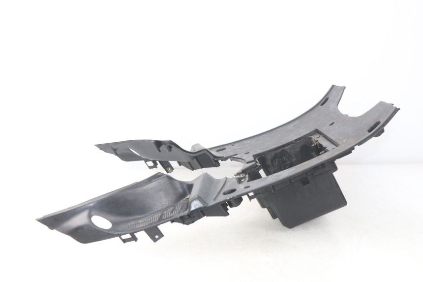 photo de TRITTBRETT VERKLEIDUNG BAOTIAN TRAVEL SPIRIT 50 (2010 - 2012) - Details der Befestigungspunkte