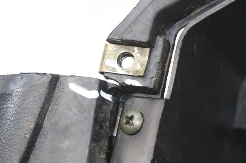 photo de TRITTBRETT VERKLEIDUNG BAOTIAN TRAVEL SPIRIT 50 (2010 - 2012) - Oberflächenzustand und Material