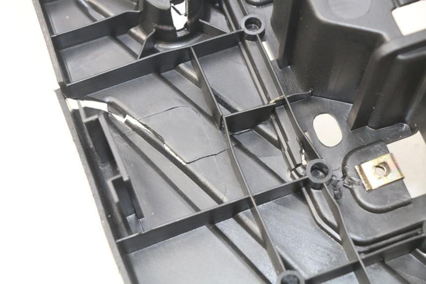 photo de TRITTBRETT VERKLEIDUNG PEUGEOT TWEET ACTIVE 4T 50 (2018 - 2022) - Detailansicht des Bauteils