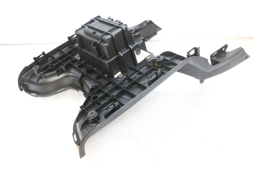 photo de TRITTBRETT VERKLEIDUNG PEUGEOT TWEET PRO EFI 4T 50 (2021 - 2022) - Detailansicht des Bauteils