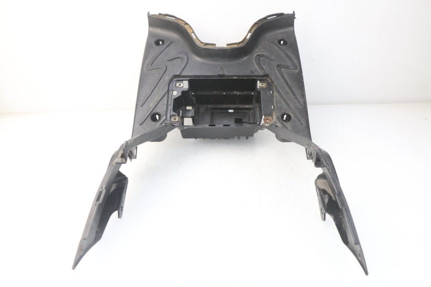 photo de TRITTBRETT VERKLEIDUNG PEUGEOT TWEET 125 (2010 - 2017) - Details der Befestigungspunkte