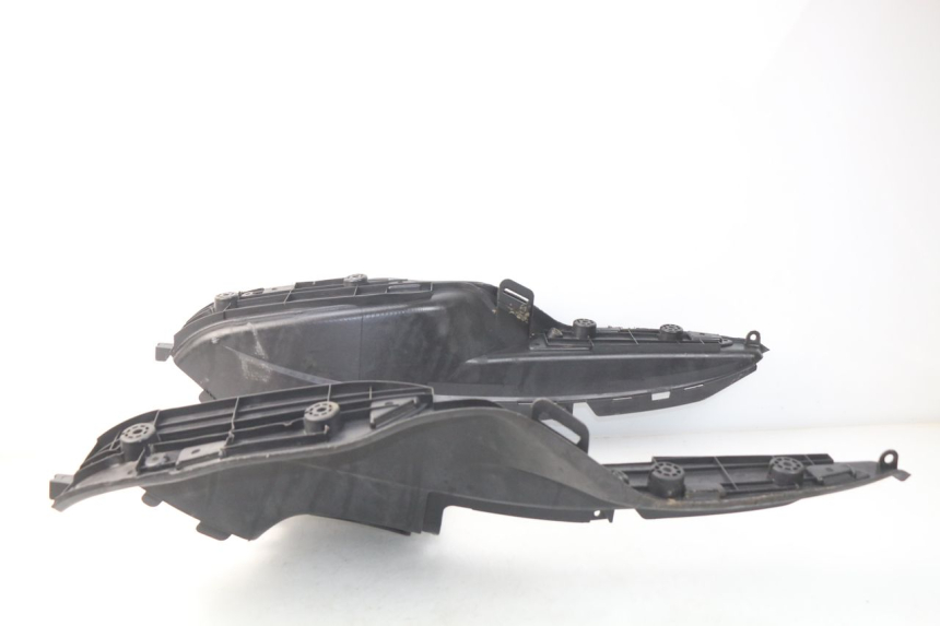 photo de TRITTBRETT VERKLEIDUNG SUZUKI UC EPICURO 125 (1999 - 2003) - Zoom auf Gebrauchszustand