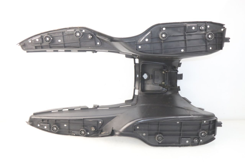 photo de TRITTBRETT VERKLEIDUNG SUZUKI UC EPICURO 125 (1999 - 2003) - Details der Befestigungspunkte