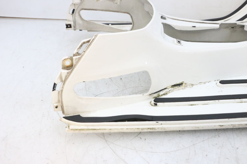 photo de TRITTBRETT VERKLEIDUNG PIAGGIO VESPA GTS SUPER IE 125 (2009 - 2016) - Weitere Ansicht des Artikels