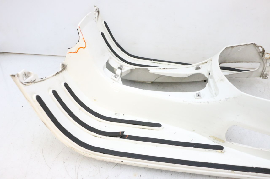 photo de TRITTBRETT VERKLEIDUNG PIAGGIO VESPA GTS SUPER IE 125 (2009 - 2016) - Detaillierte Sichtprüfung