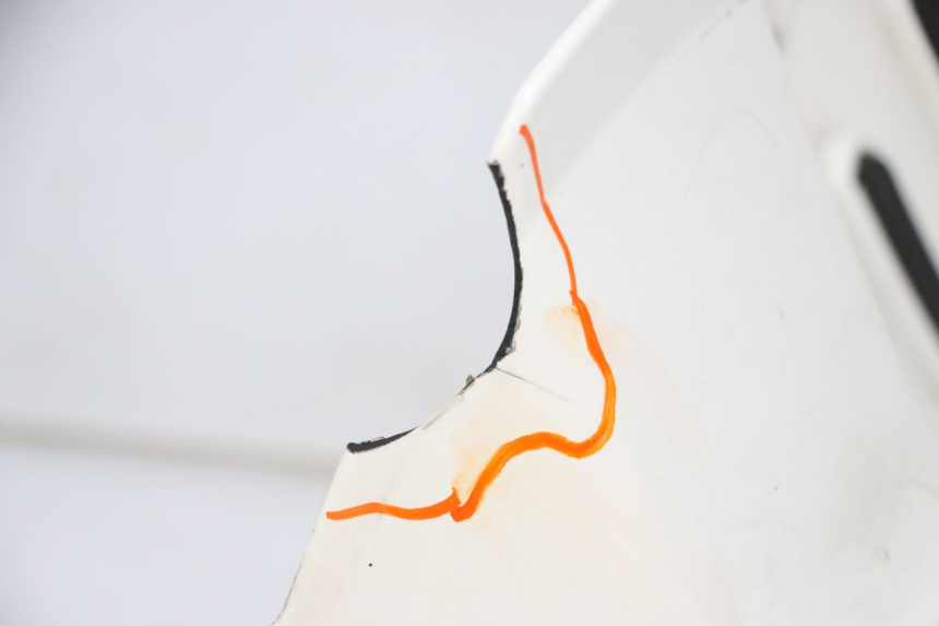 photo de TRITTBRETT VERKLEIDUNG PIAGGIO VESPA GTS SUPER IE 125 (2009 - 2016) - Fokus auf die Struktur