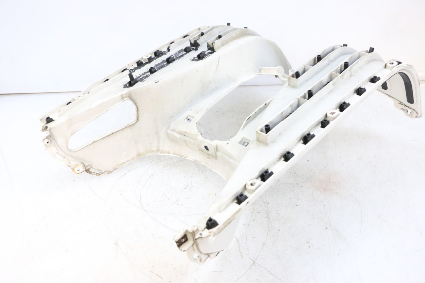 photo de TRITTBRETT VERKLEIDUNG PIAGGIO VESPA GTS SUPER IE 125 (2009 - 2016) - Technische Nahaufnahme