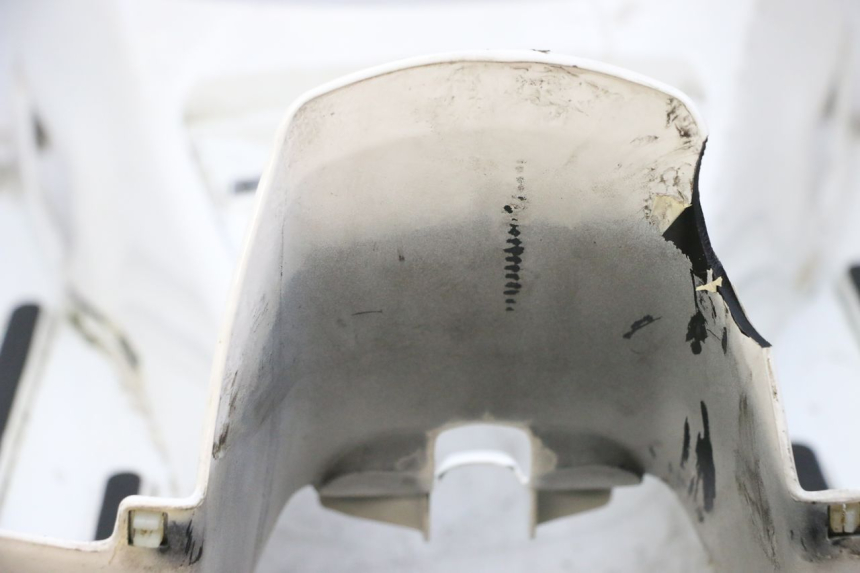 photo de TRITTBRETT VERKLEIDUNG PIAGGIO VESPA GTS SUPER IE 125 (2009 - 2016) - Details der Befestigungspunkte