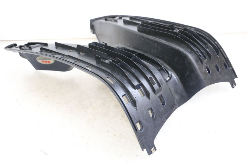 photo de TRITTBRETT VERKLEIDUNG PIAGGIO VESPA LX 125 (2005 - 2010) - Detailansicht des Bauteils