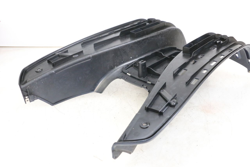 photo de TRITTBRETT VERKLEIDUNG PIAGGIO VESPA LX 125 (2005 - 2010) - Zoom auf Gebrauchszustand