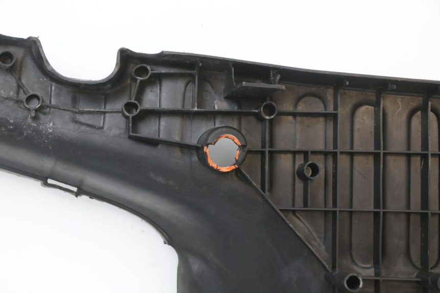 photo de TRITTBRETT VERKLEIDUNG YAMAHA YE ZEST 50 (1992 - 1998) - Details der Befestigungspunkte