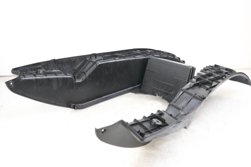 photo de TRITTBRETT VERKLEIDUNG YAMAHA YP MAJESTY 125 (2002 - 2006) - Detailansicht des Bauteils