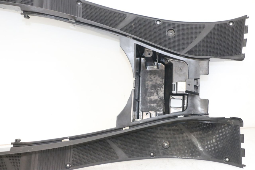 photo de TRITTBRETT VERKLEIDUNG YAMAHA YP MAJESTY 125 (2002 - 2006) - Ergänzendes Produktfoto