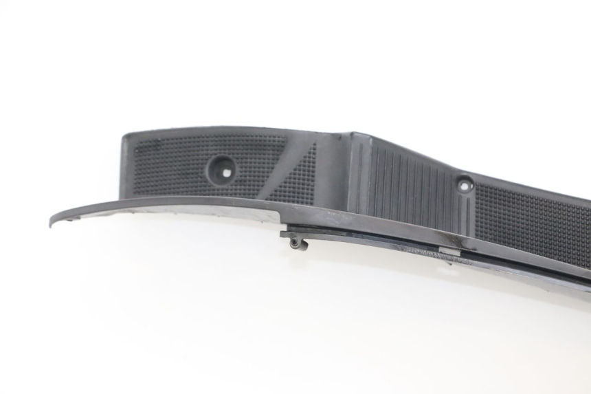 photo de TRITTBRETT VERKLEIDUNG YAMAHA YP MAJESTY 125 (2002 - 2006) - Fokus auf die Struktur