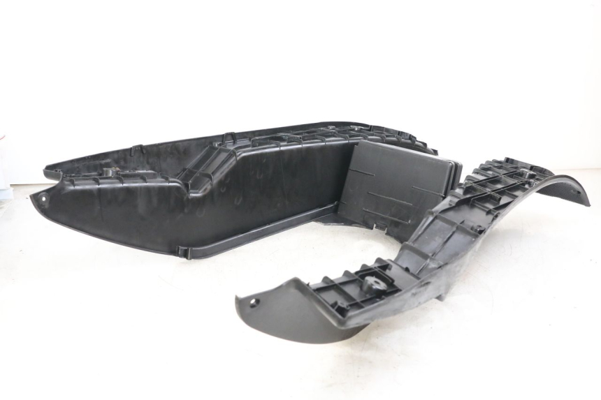 photo de TRITTBRETT VERKLEIDUNG YAMAHA YP MAJESTY 125 (2002 - 2006) - Zoom auf Gebrauchszustand