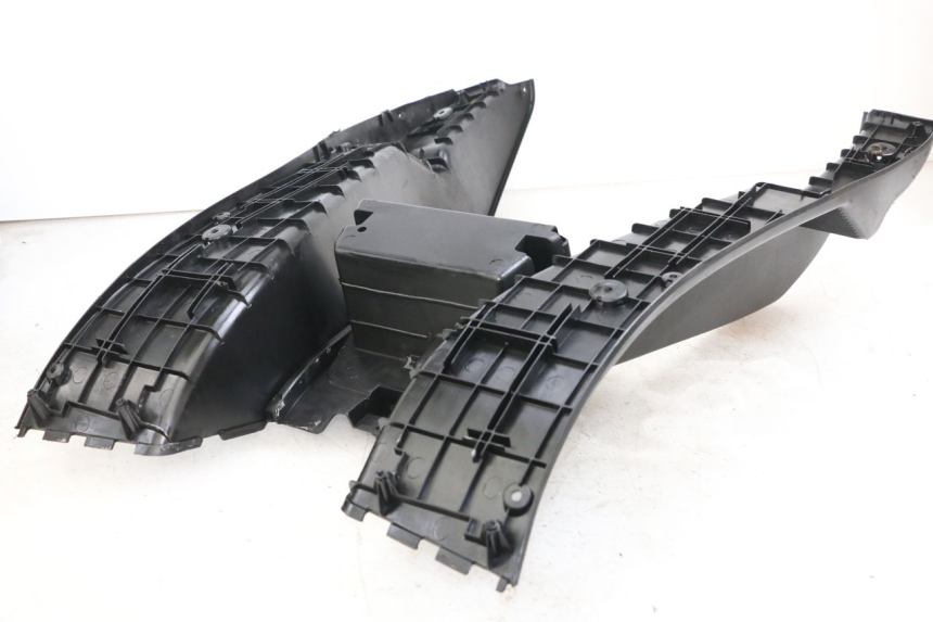 photo de TRITTBRETT VERKLEIDUNG YAMAHA YP MAJESTY 125 (2002 - 2006) - Alternative Perspektive