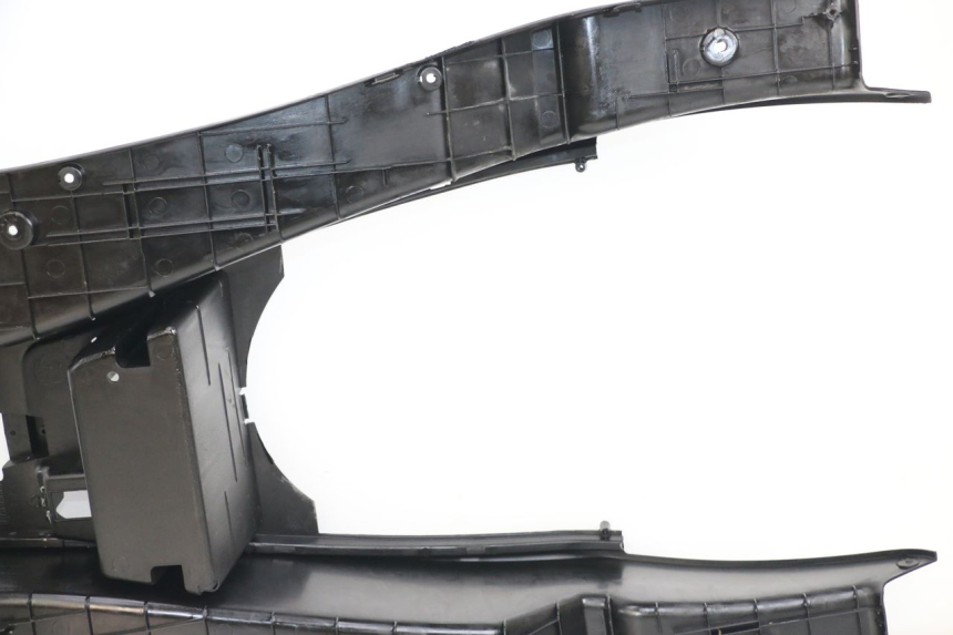 photo de TRITTBRETT VERKLEIDUNG YAMAHA YP MAJESTY 125 (2002 - 2006) - Technische Nahaufnahme