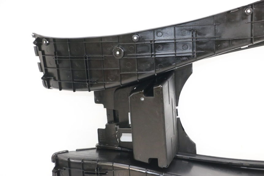 photo de TRITTBRETT VERKLEIDUNG YAMAHA YP MAJESTY 125 (2002 - 2006) - Details der Befestigungspunkte