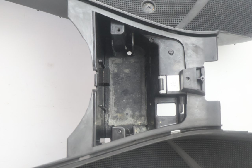 photo de TRITTBRETT VERKLEIDUNG YAMAHA YP MAJESTY 125 (2007 - 2010) - Detailansicht des Bauteils