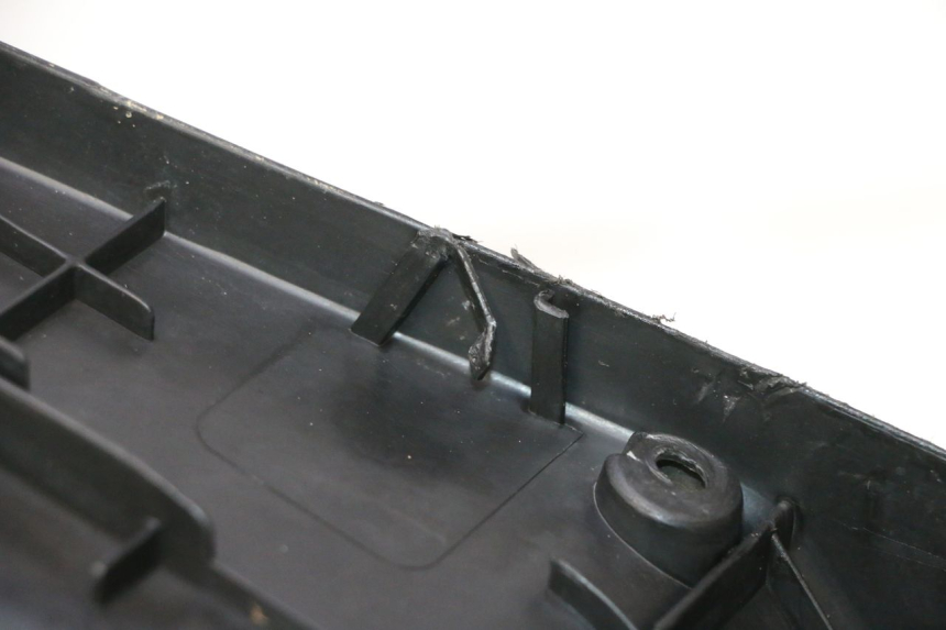 photo de TRITTBRETT VERKLEIDUNG YAMAHA YP MAJESTY 125 (2002 - 2006) - Detailansicht des Bauteils