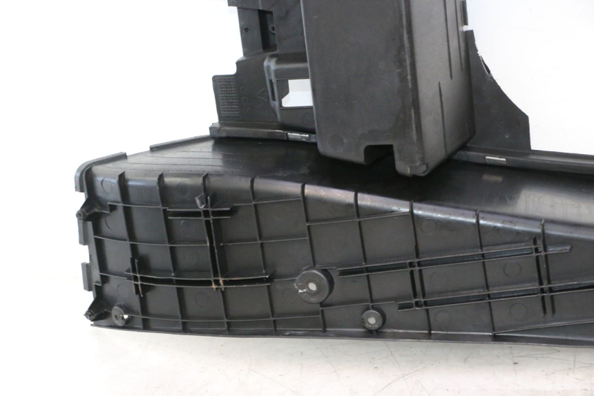 photo de TRITTBRETT VERKLEIDUNG YAMAHA YP MAJESTY 125 (2002 - 2006) - Charakteristische Merkmale
