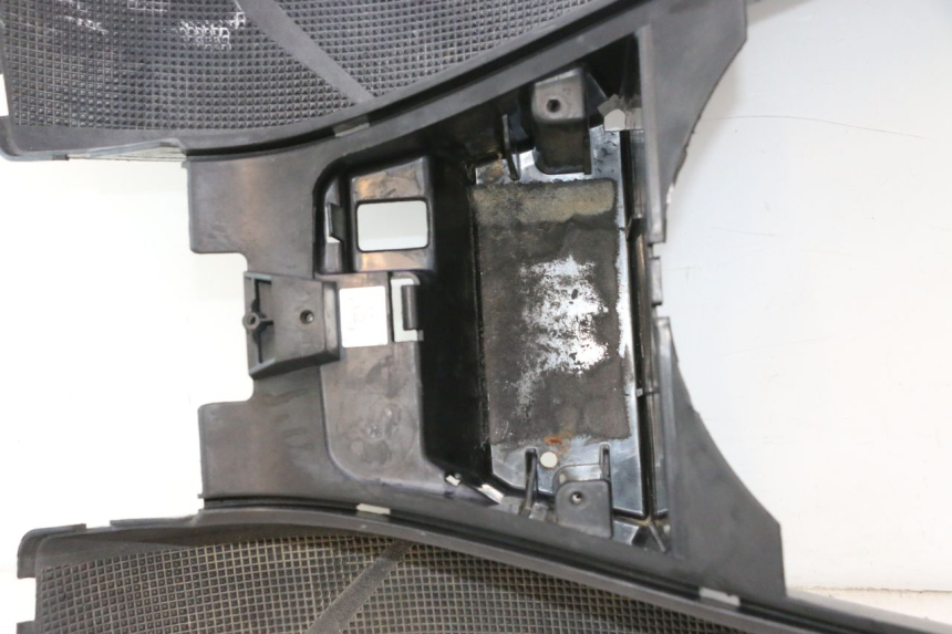 photo de TRITTBRETT VERKLEIDUNG YAMAHA YP MAJESTY 125 (2002 - 2006) - Detaillierte Sichtprüfung