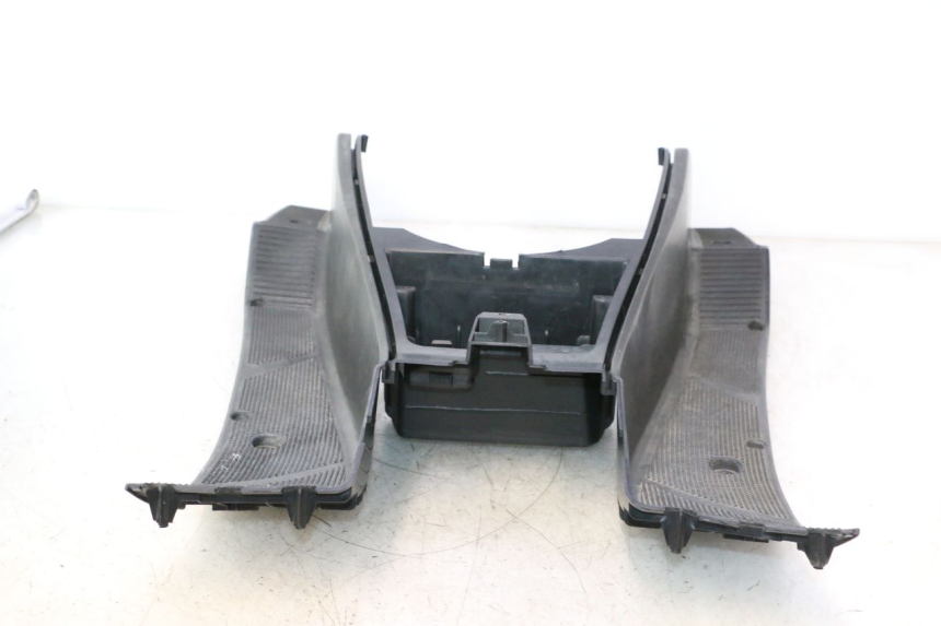 photo de TRITTBRETT VERKLEIDUNG YAMAHA YP MAJESTY 125 (2002 - 2006) - Zoom auf Gebrauchszustand