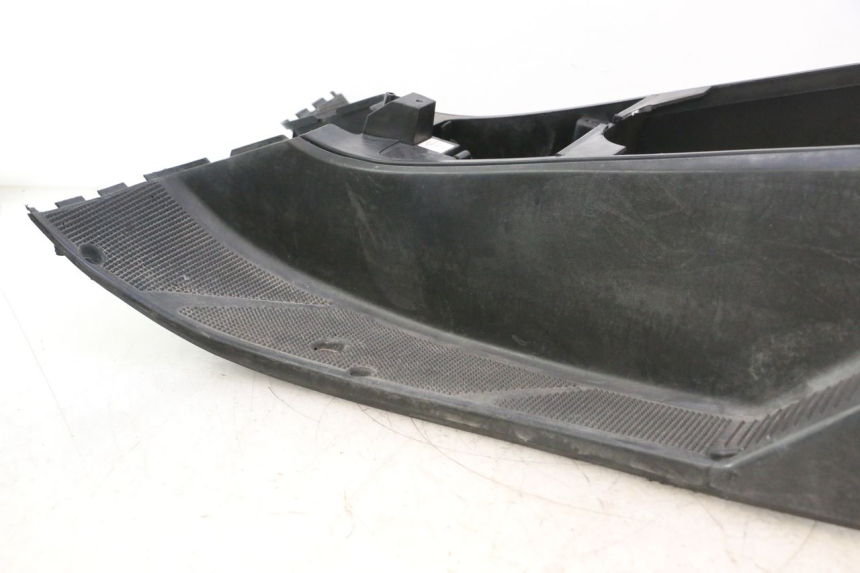photo de TRITTBRETT VERKLEIDUNG YAMAHA YP MAJESTY 125 (2002 - 2006) - Oberflächenzustand und Material