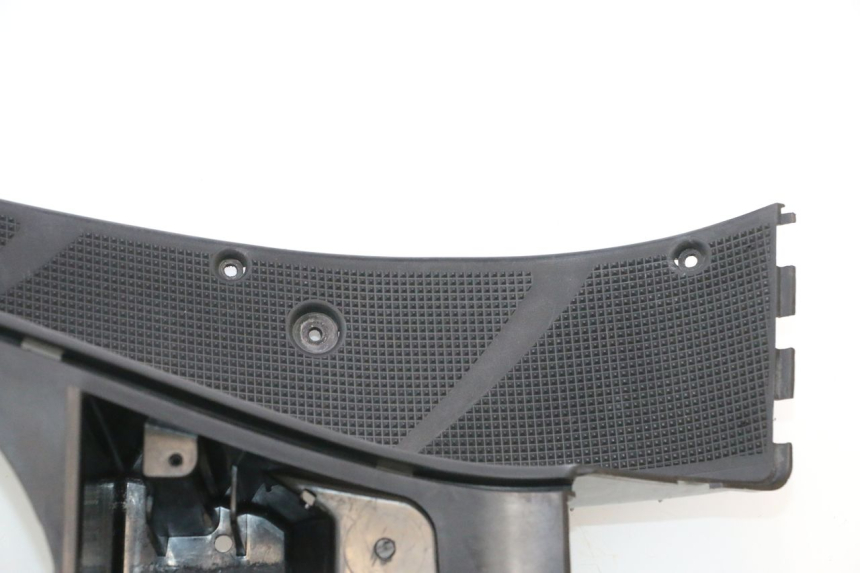 photo de TRITTBRETT VERKLEIDUNG YAMAHA YP MAJESTY 125 (2002 - 2006) - Detailansicht des Bauteils