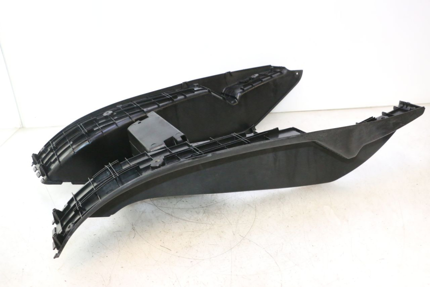 photo de TRITTBRETT VERKLEIDUNG YAMAHA YP MAJESTY 125 (2002 - 2006) - Profilansicht des Ersatzteils