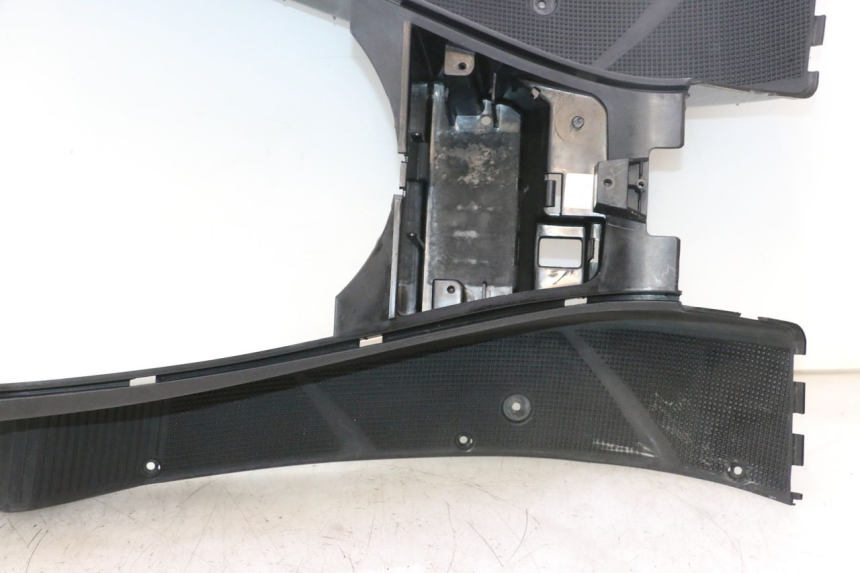 photo de TRITTBRETT VERKLEIDUNG YAMAHA YP MAJESTY 125 (2002 - 2006) - Technische Nahaufnahme