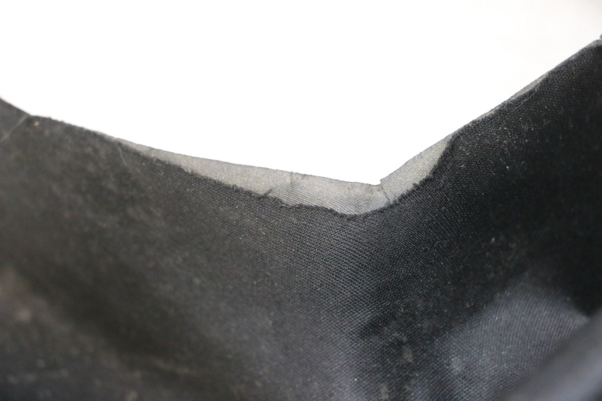 photo de HELMFACH TEPPICH PEUGEOT SATELIS COMPRESSOR K15 125 (2006 - 2009) - Details der Befestigungspunkte